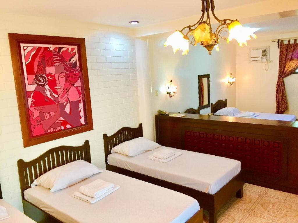 Casa La Granja Hotel Iloilo City Bagian luar foto