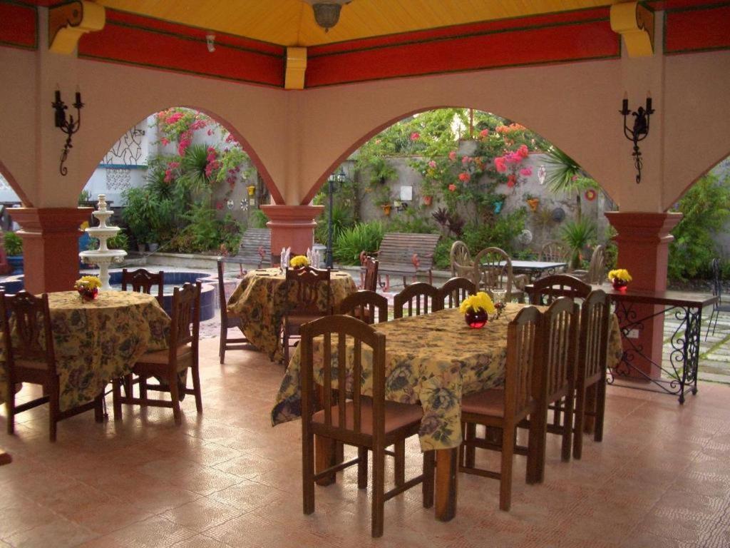 Casa La Granja Hotel Iloilo City Bagian luar foto