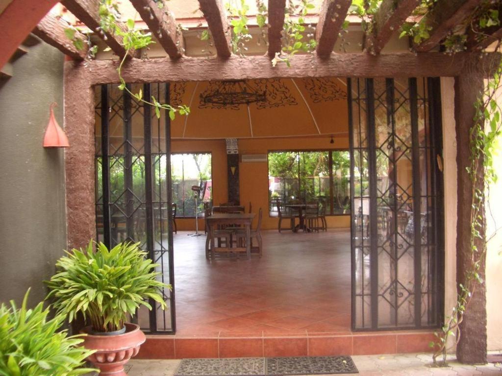 Casa La Granja Hotel Iloilo City Bagian luar foto