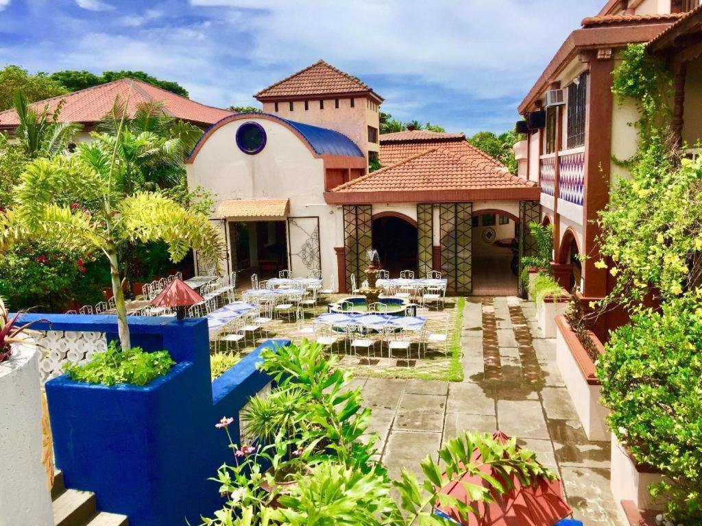 Casa La Granja Hotel Iloilo City Bagian luar foto
