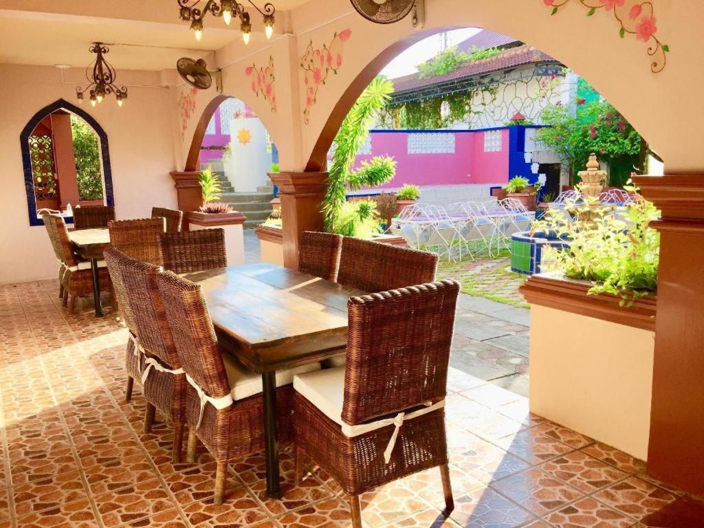 Casa La Granja Hotel Iloilo City Bagian luar foto