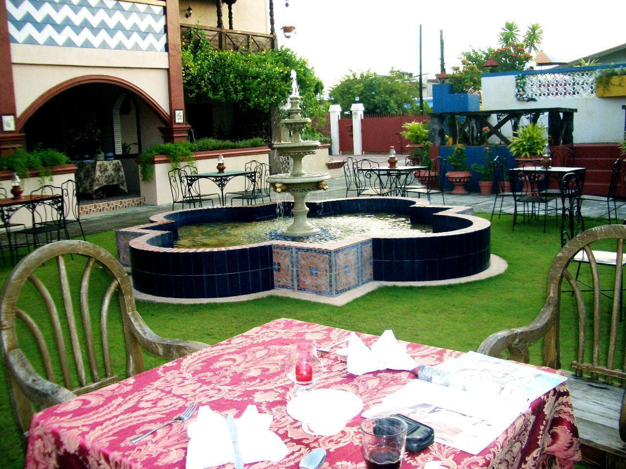 Casa La Granja Hotel Iloilo City Bagian luar foto