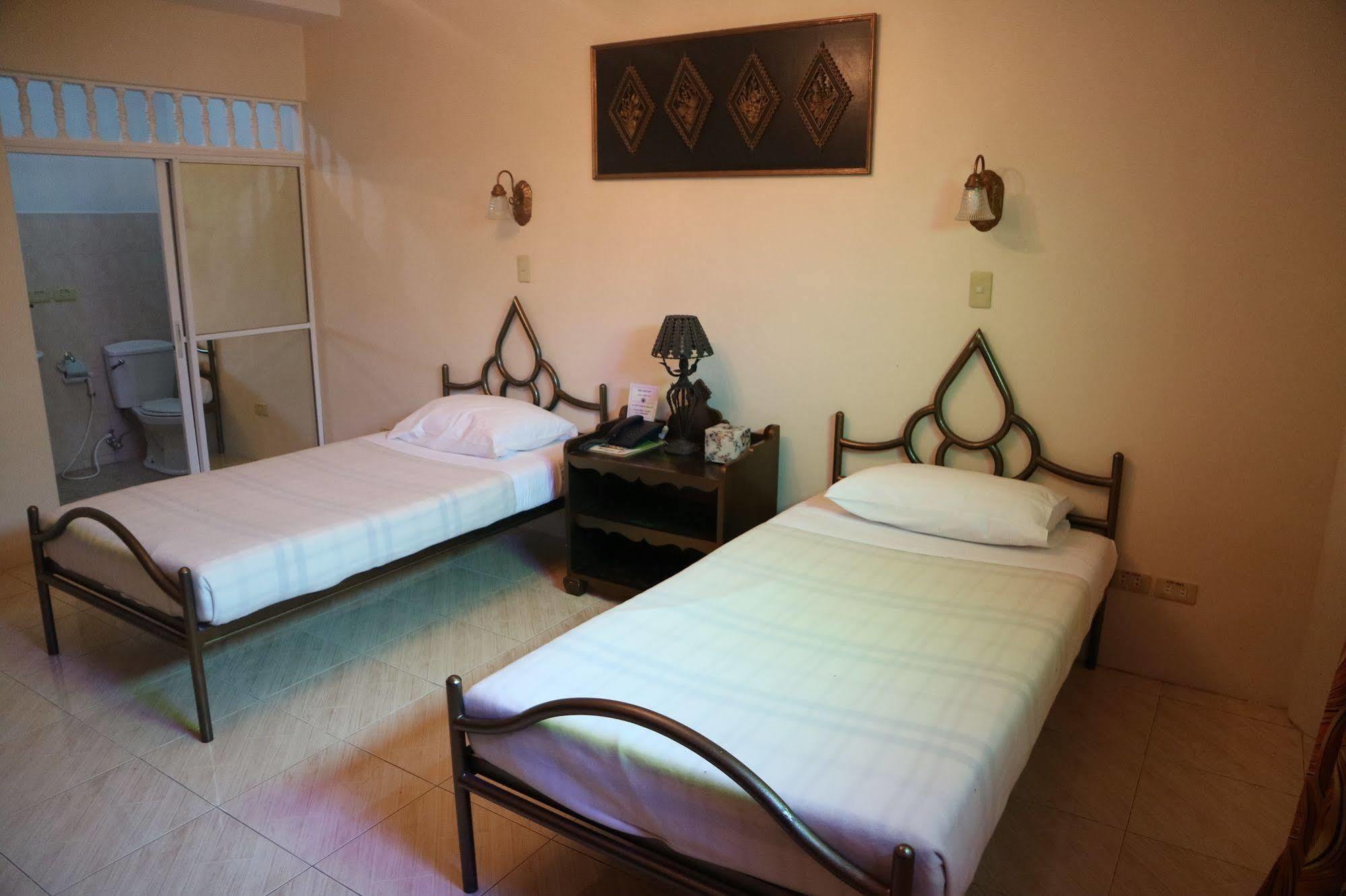 Casa La Granja Hotel Iloilo City Bagian luar foto