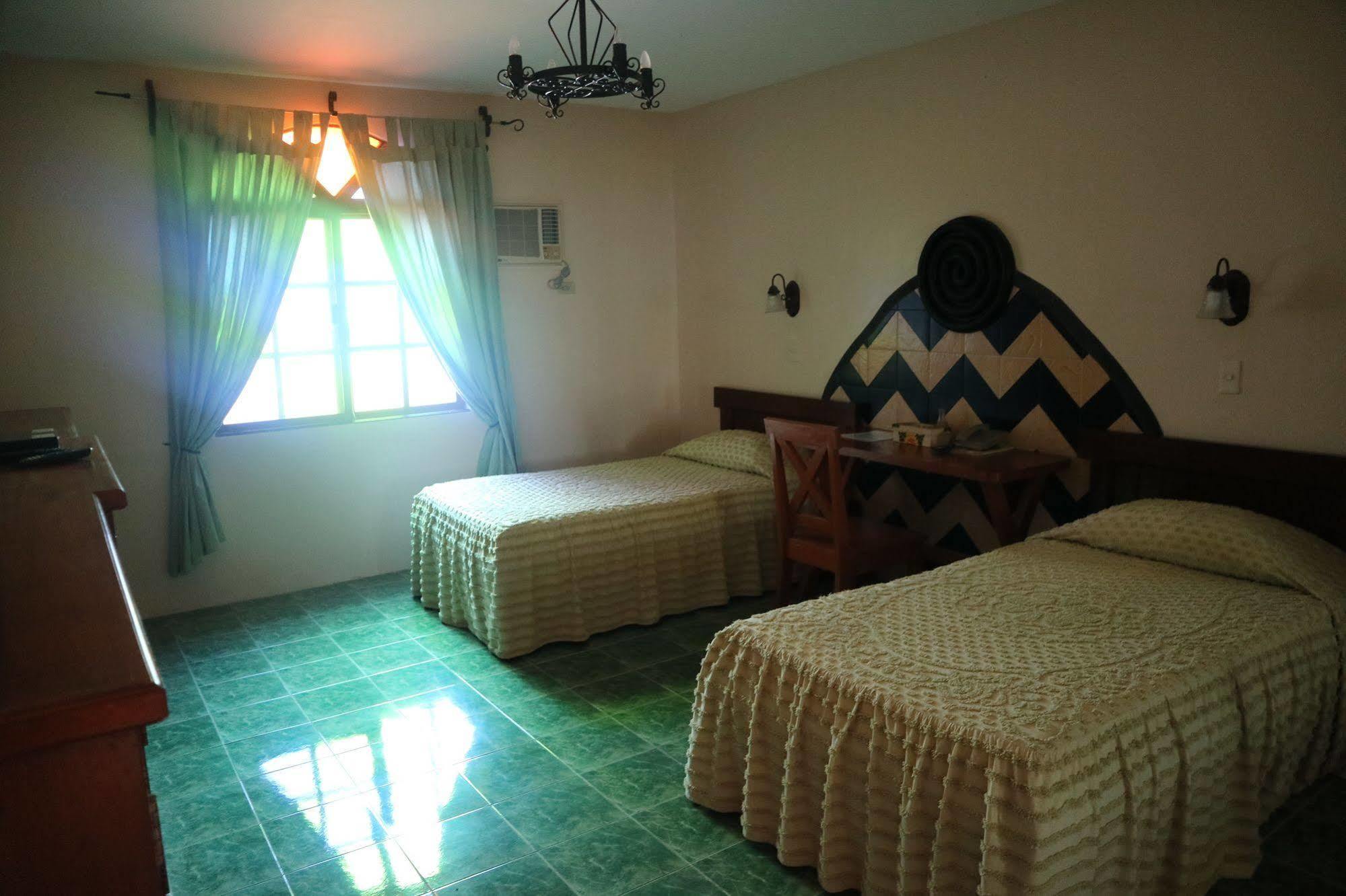 Casa La Granja Hotel Iloilo City Bagian luar foto