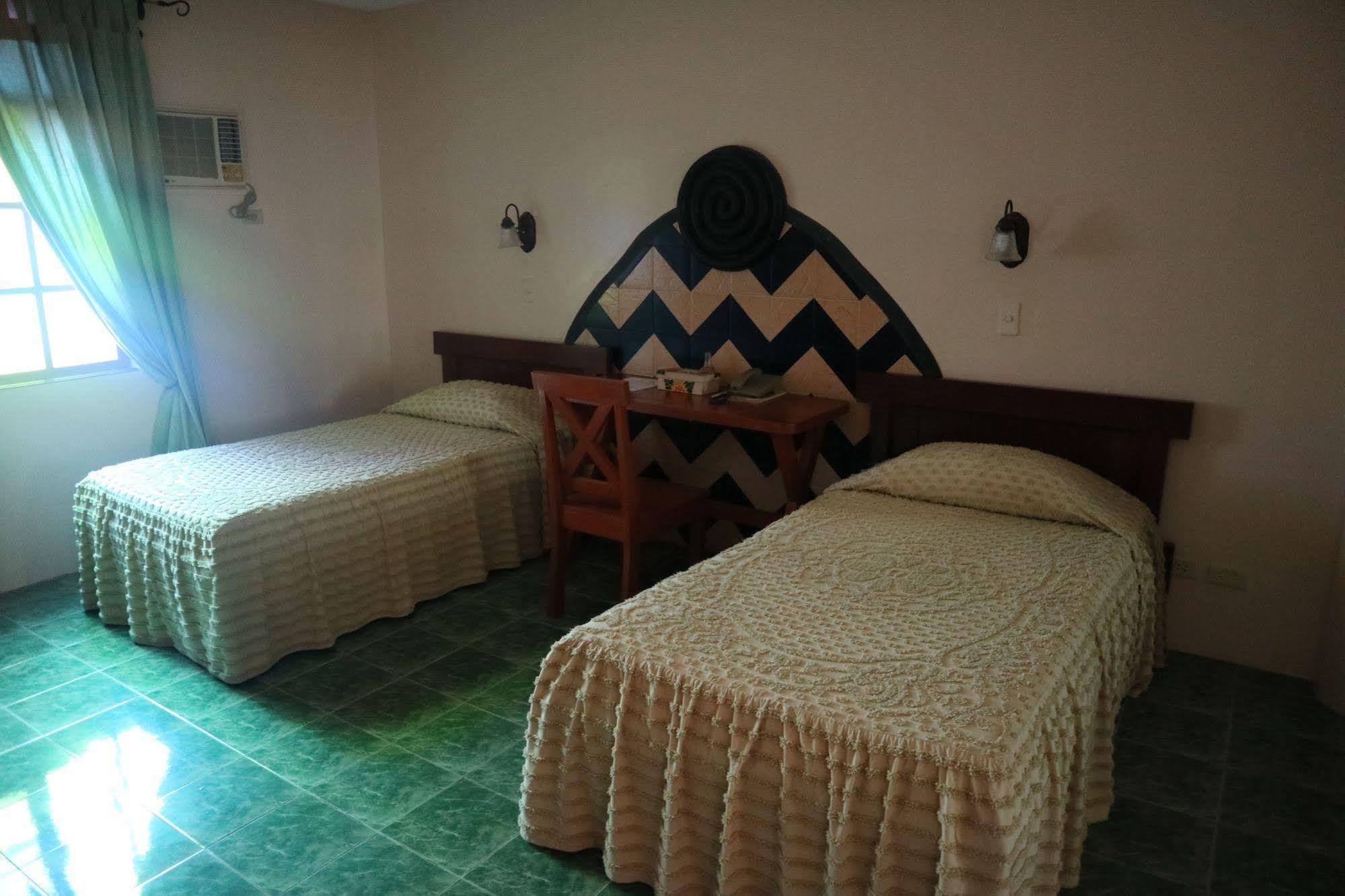 Casa La Granja Hotel Iloilo City Bagian luar foto