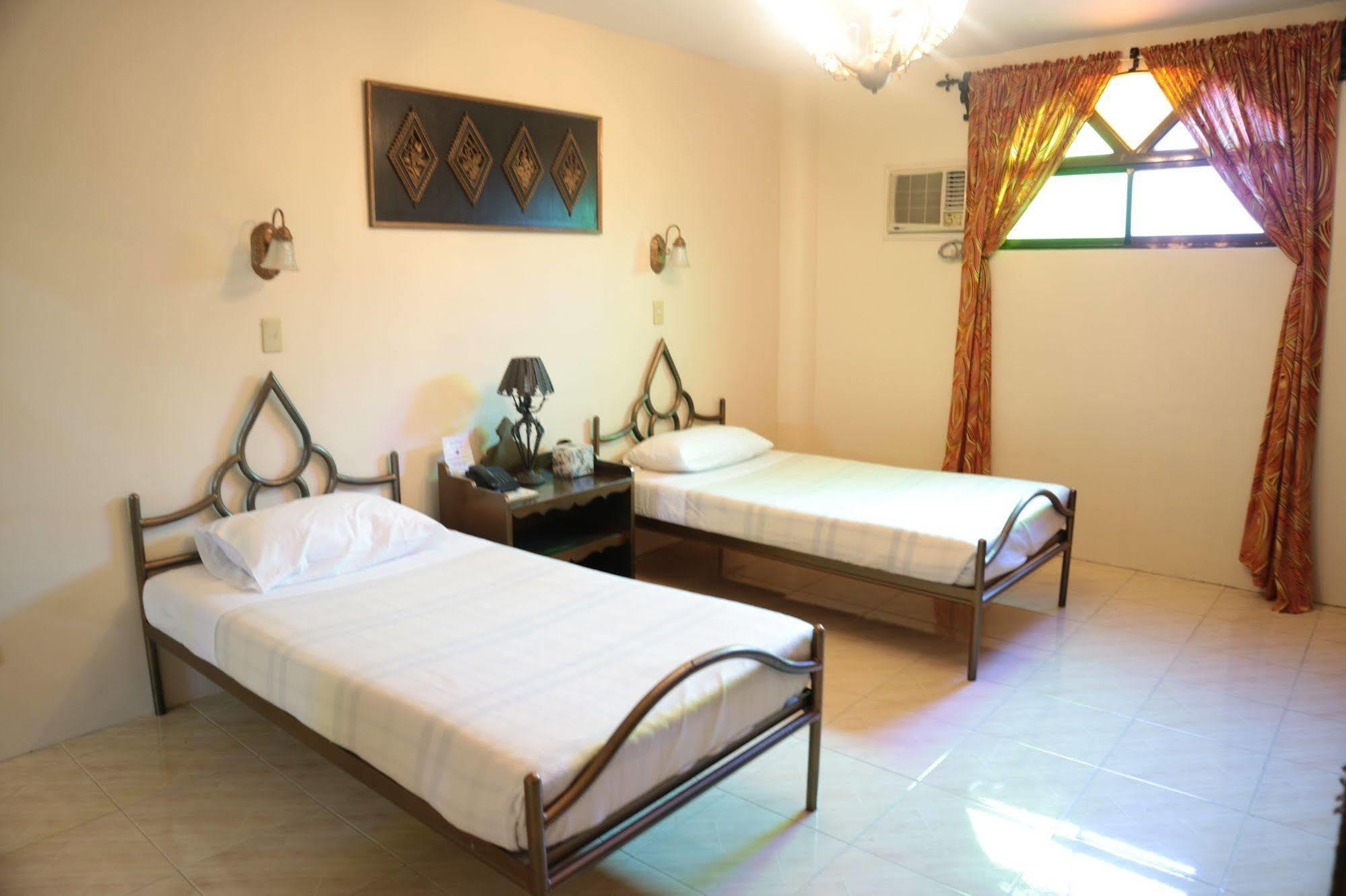 Casa La Granja Hotel Iloilo City Bagian luar foto