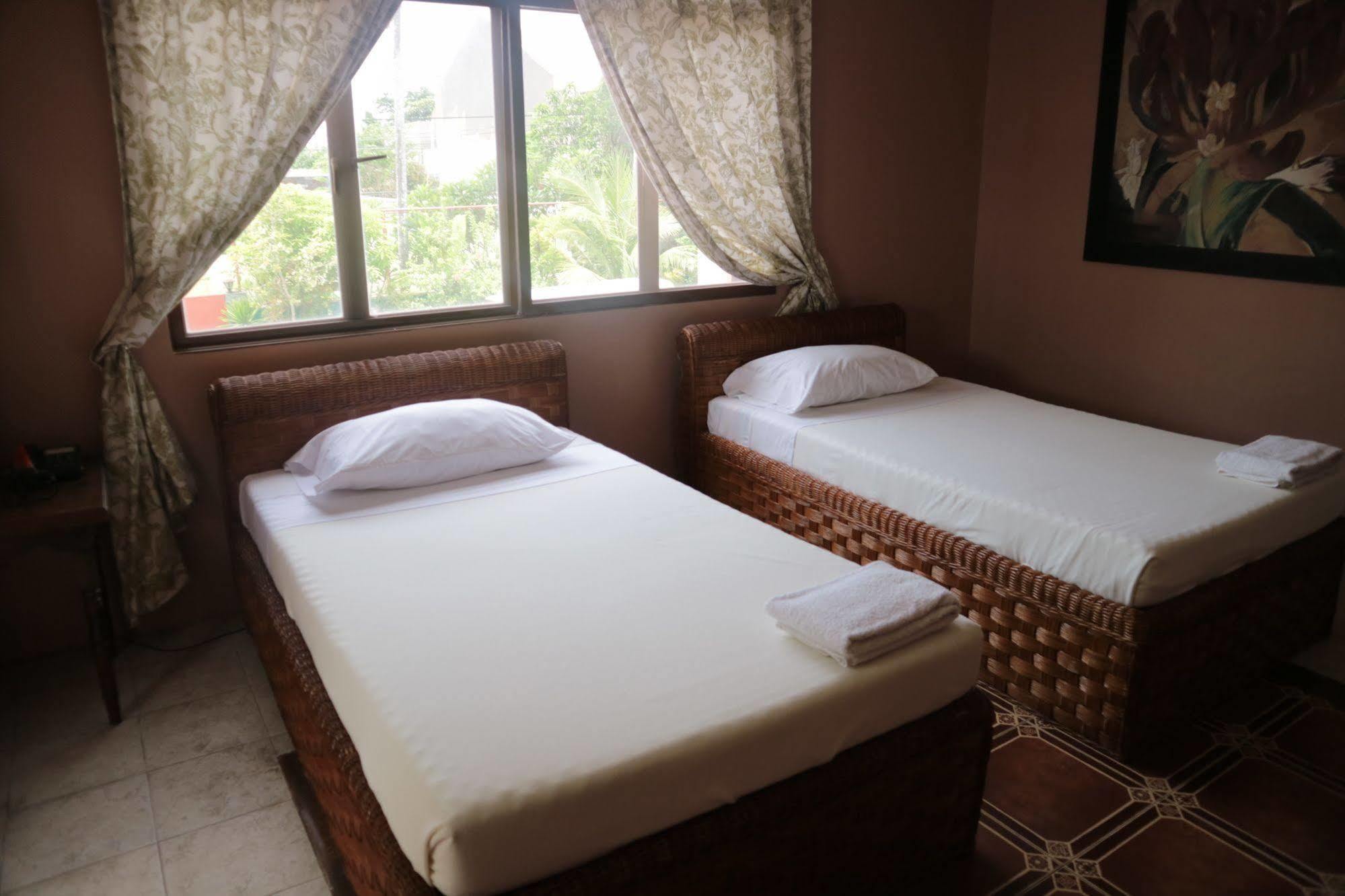 Casa La Granja Hotel Iloilo City Bagian luar foto