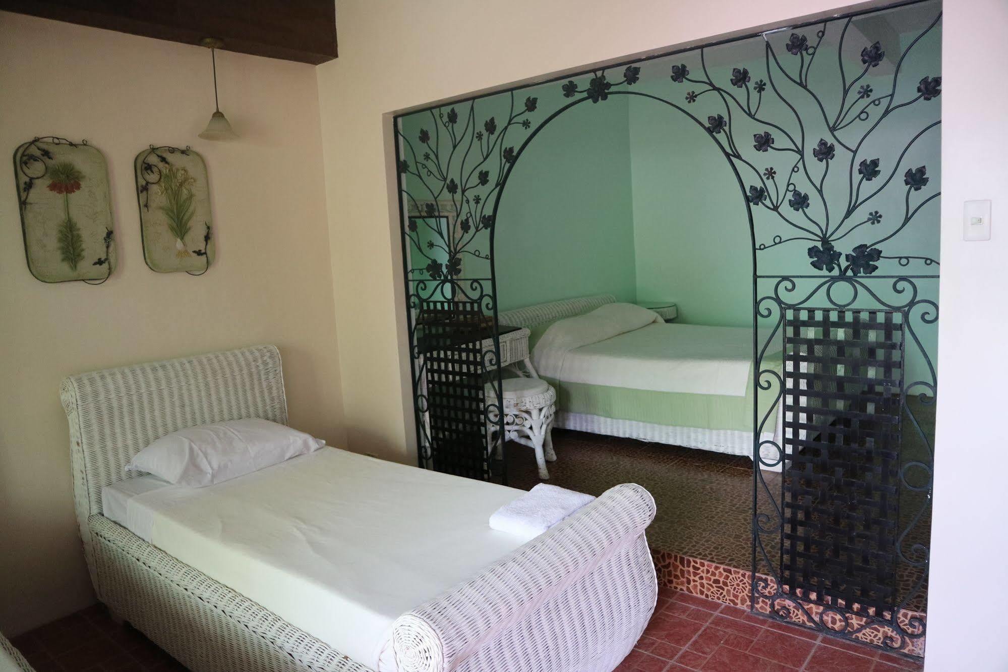 Casa La Granja Hotel Iloilo City Bagian luar foto