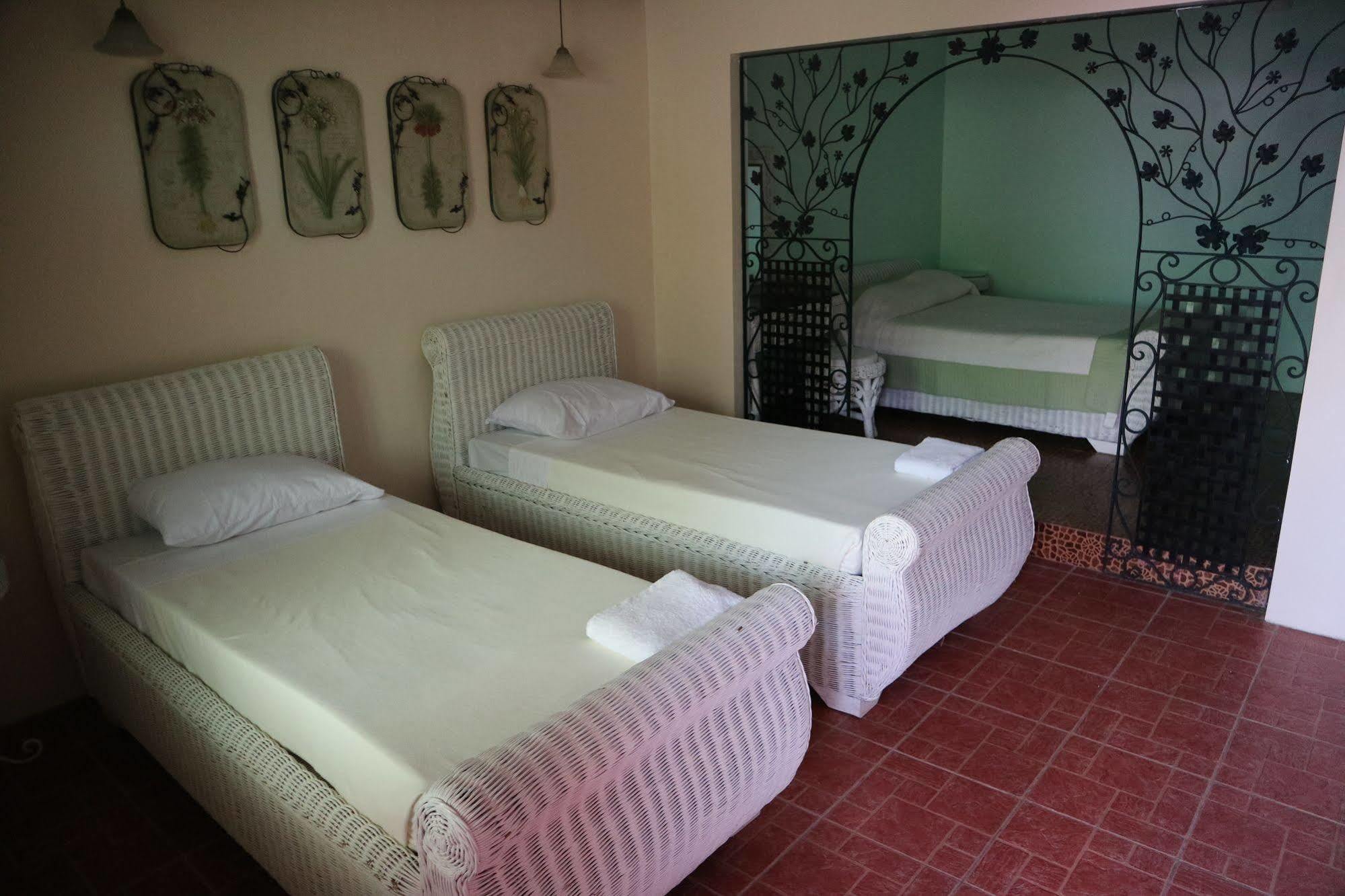 Casa La Granja Hotel Iloilo City Bagian luar foto