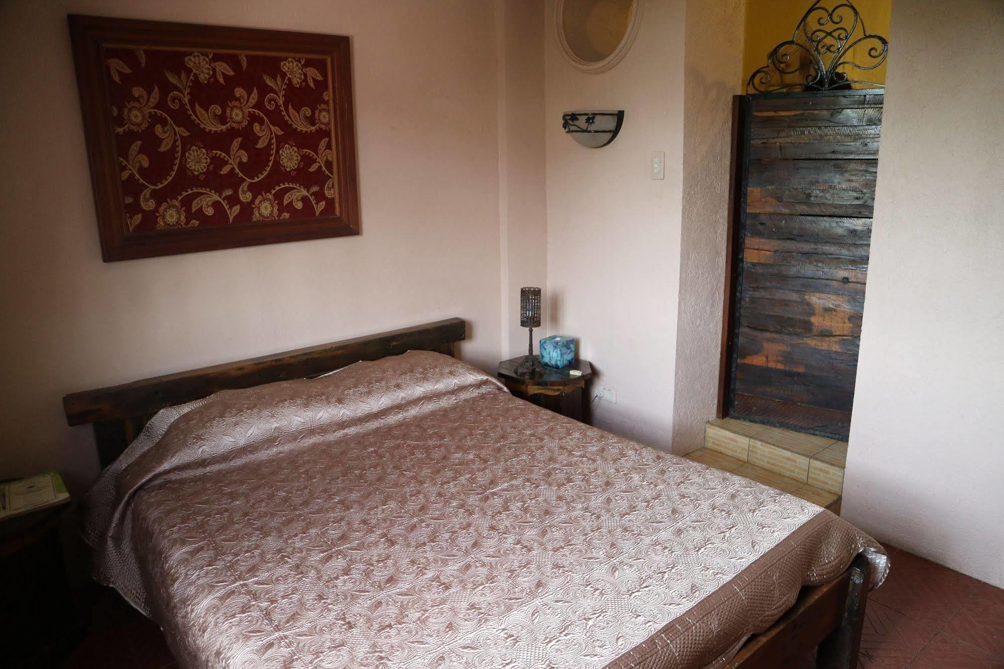 Casa La Granja Hotel Iloilo City Bagian luar foto